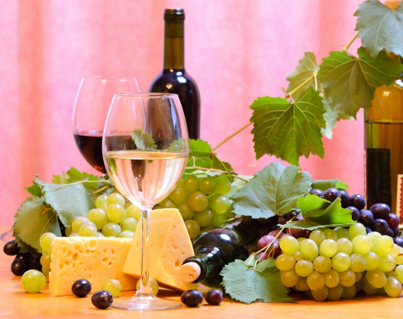 Drinks wall murals & wallpaper for Kitchen White Black Grapes Bottles cheese Art. No: 10000005262